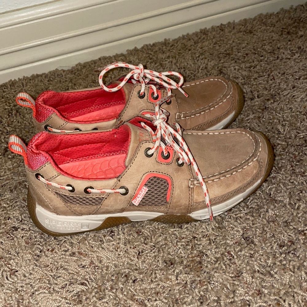 Sperry - Women’s 6